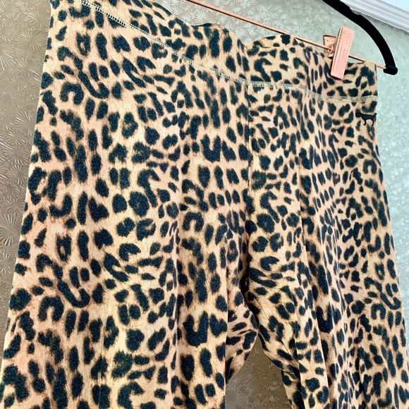 PINK cheetah Leggings - Picture 2 of 4
